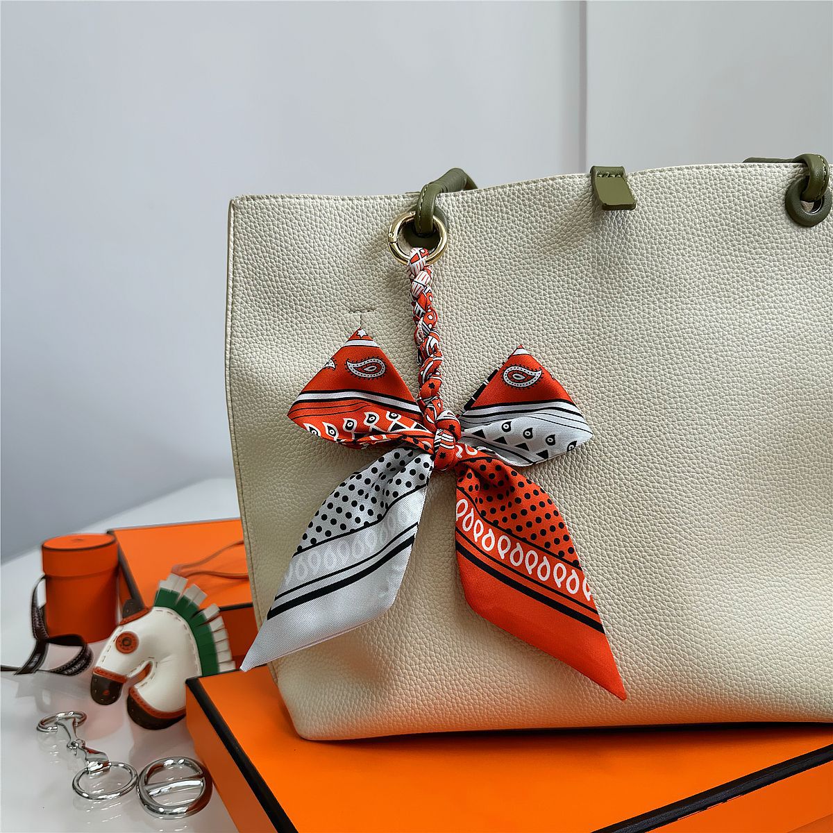 Elegant Silk Scarf Bow Bag Cha - Women'S Ysl Fashion recension och pris