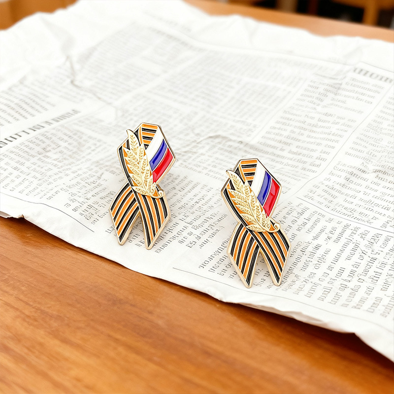 Corsage Brooch  Badge Russian  - Women Fashion History recension och pris