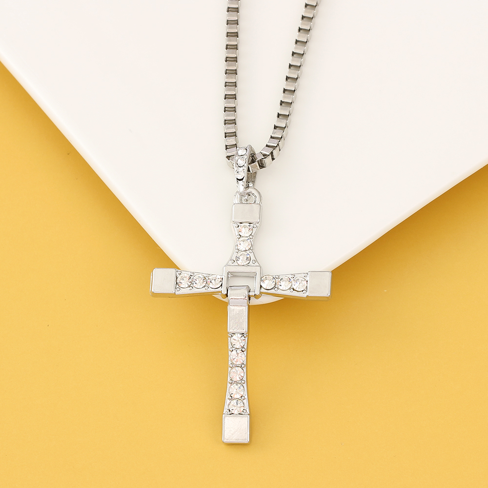 Fashion Punk Rhinestone Cross  - Women Fashion Necklace recension och pris
