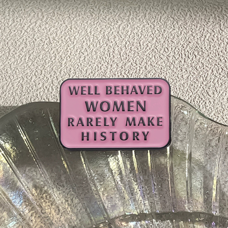 Well Behaved Women Rarely Make - Women Fashion History recension och pris